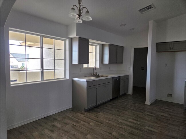 Foto del edificio - 5386 Tierra Linda Dr