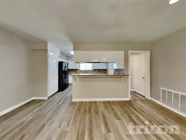 Foto del edificio - 5619 Nina Lee Ln