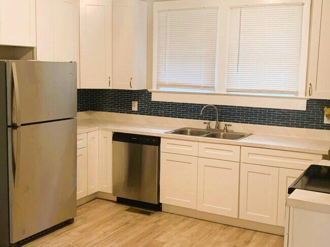 Foto del edificio - 689 Grenada Terrace