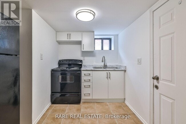 Building Photo - 627 Sheppard Ave W