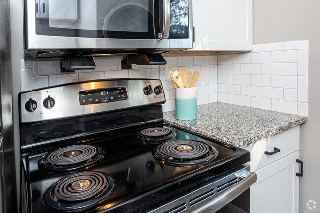 2BR, 1BA - 880 SF - Kitchen - Avenue Willows 2 bed-1 bath with W/D inclu...