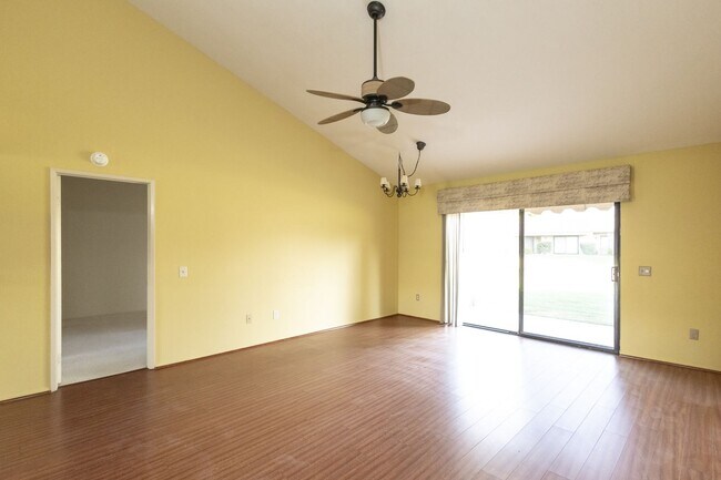 Foto del edificio - Single-Story 2-Bedroom Condo in Beautiful Palm Desert Resorter HOA!