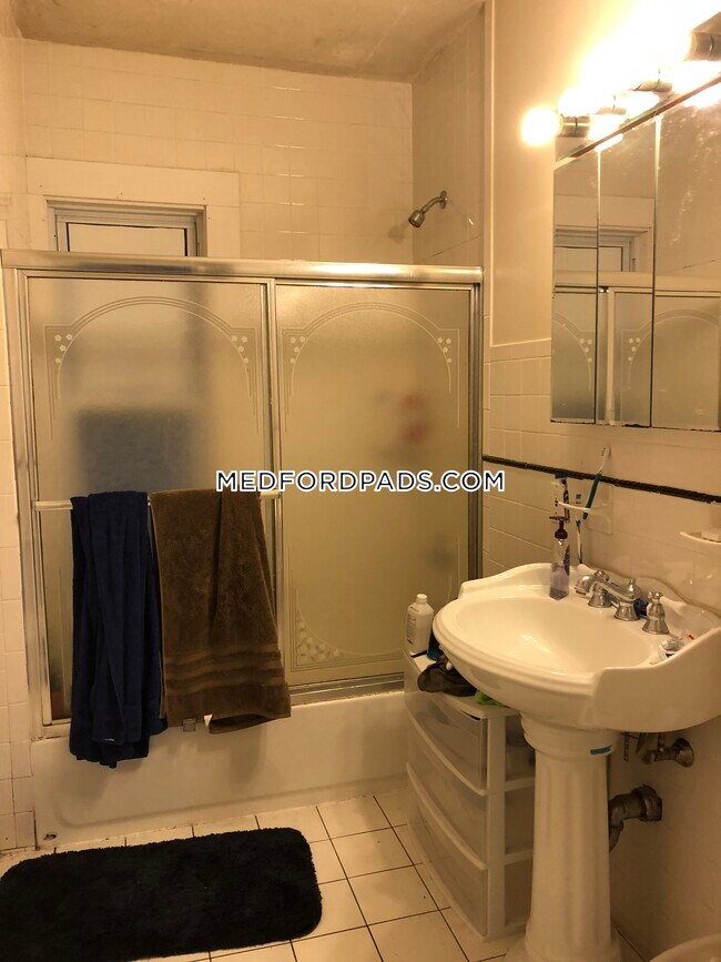 Building Photo - 32 Chester Ave