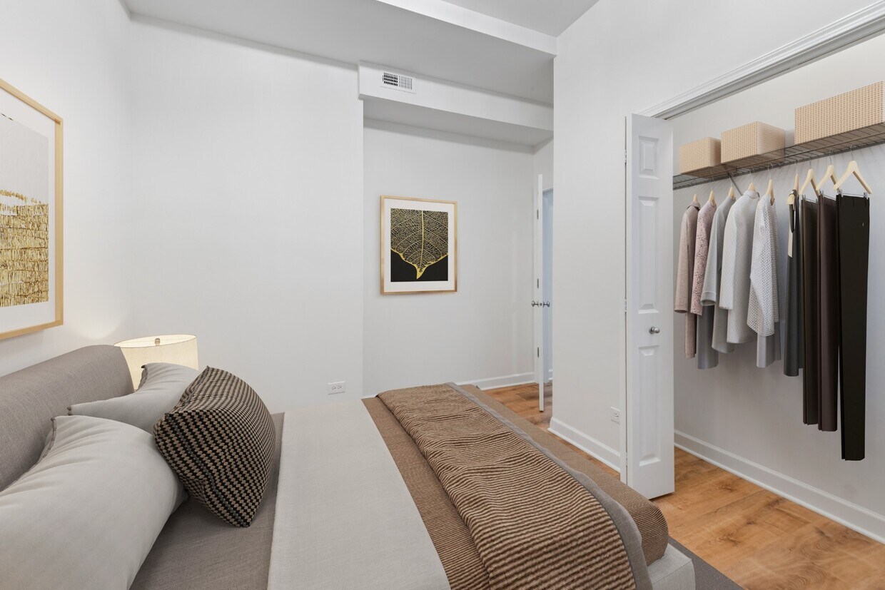 Building Photo - Garden Apartment - Renovated 1 bed Apartment - Logan Square / Hermosa / Humboldt Park