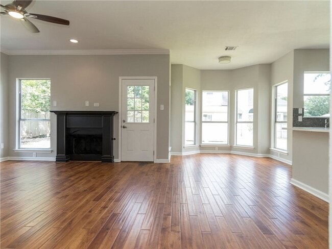Building Photo - Gorgeous 3 bedroom, 2 story home!