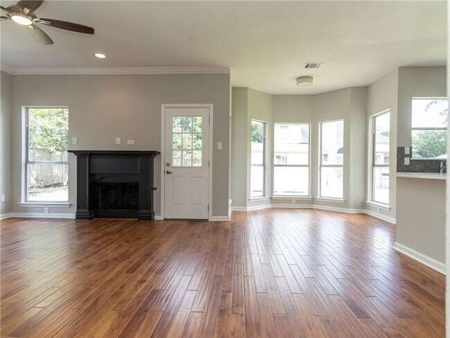 Foto del edificio - Gorgeous 3 bedroom, 2 story home!