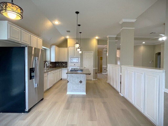 Building Photo - 1815 Rustic Oak Ln