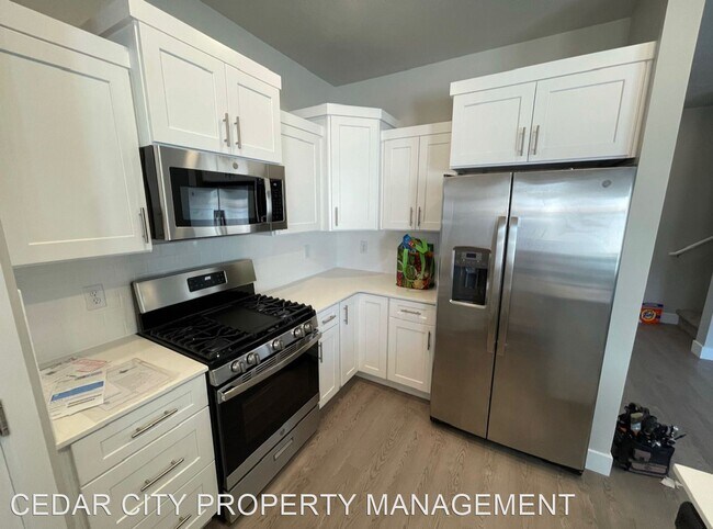 Foto del edificio - 3 br, 2.5 bath House - 3044 N 225 E