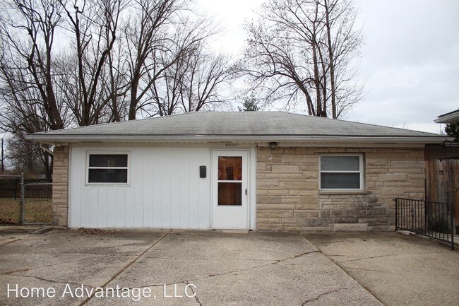 Building Photo - 4800 1/2 Fury Way