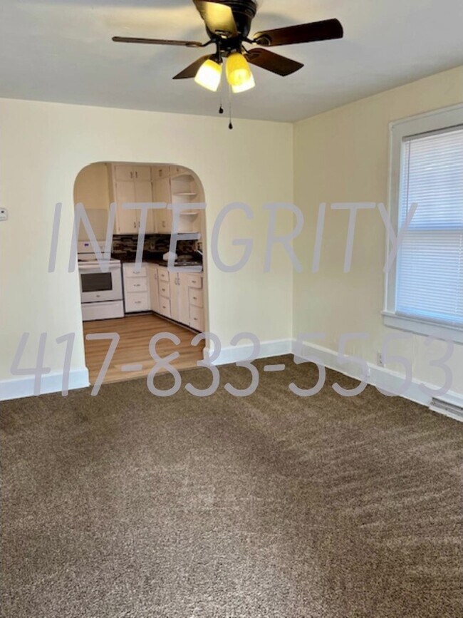 Foto del edificio - 1325 W Elm St