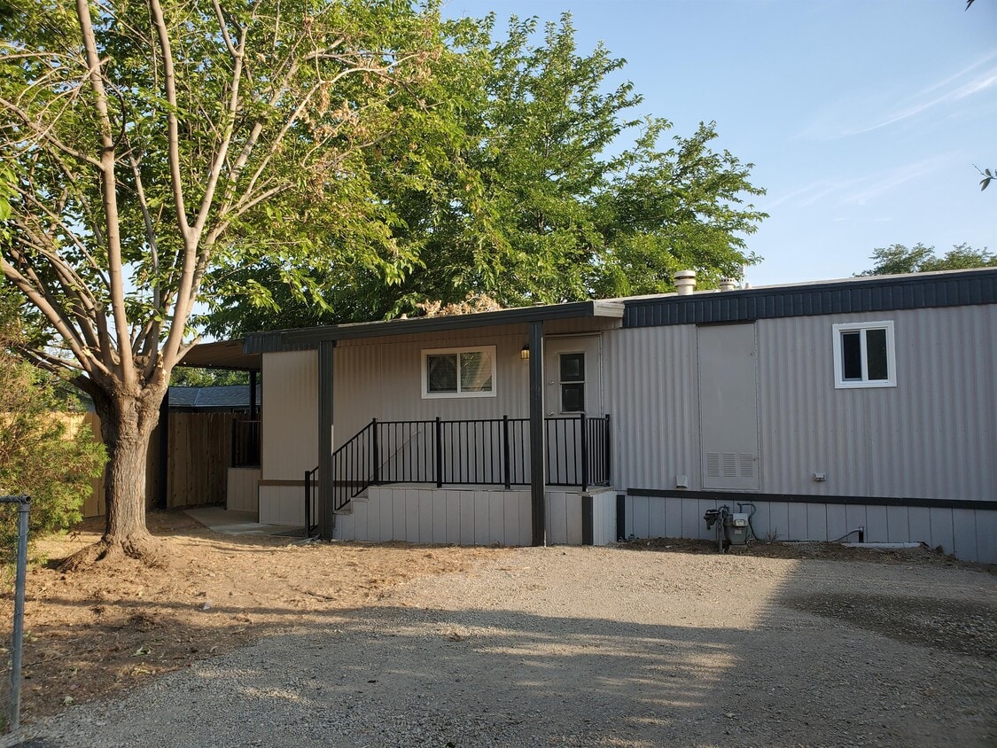 Primary Photo - 1635 9th Ave