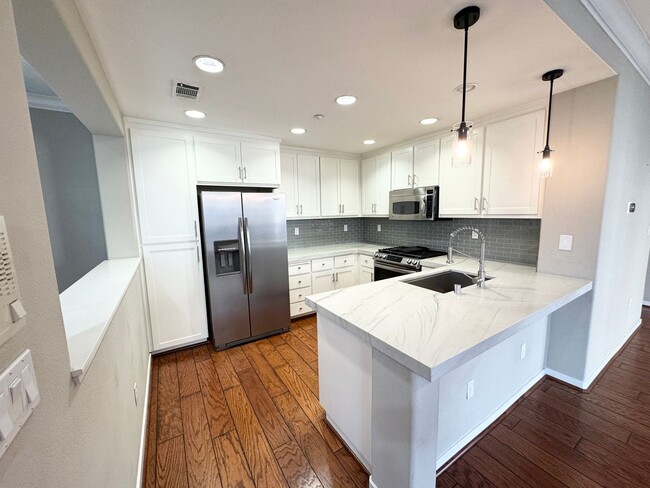 Foto del edificio - Downtown Livermore Elegant Condo with many...