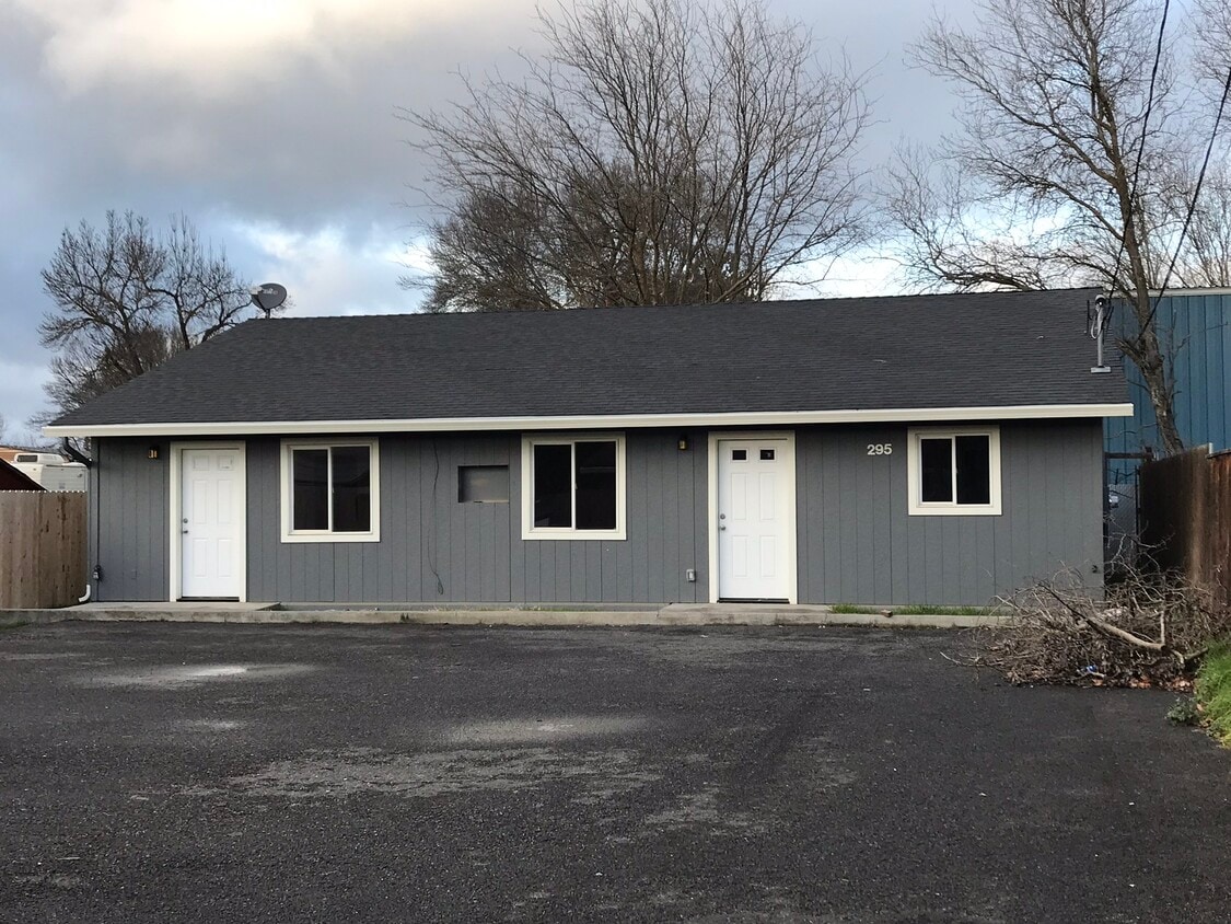 295 Berrydale Ave, Medford, OR 97501 House Rental in Medford, OR