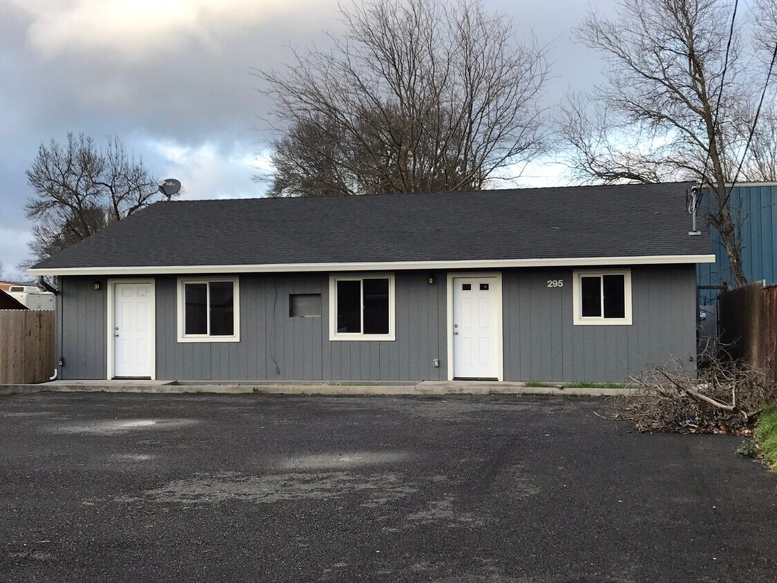 295 Berrydale Ave, Medford, OR 97501 House Rental in Medford, OR
