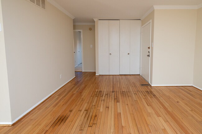 Building Photo - 327 Homeland Southway