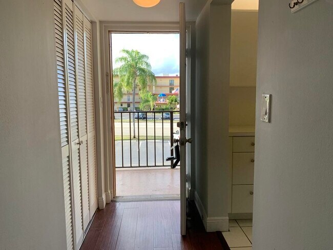 Foto del edificio - 9370 SW 8th St