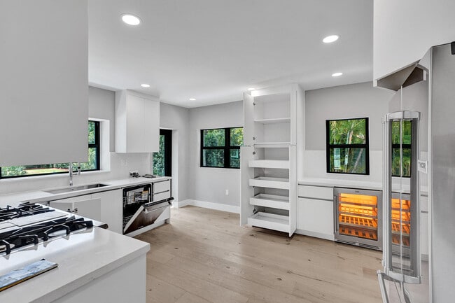 Foto del edificio - 5832 Alton Rd