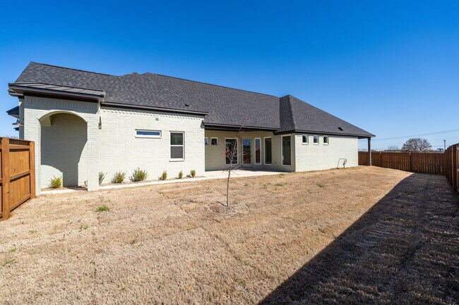 Building Photo - 7631 Woodbine Ln