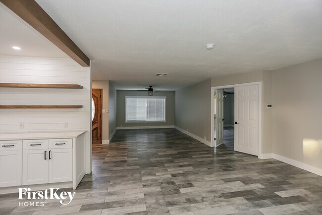 Building Photo - 4409 W Griswold Rd