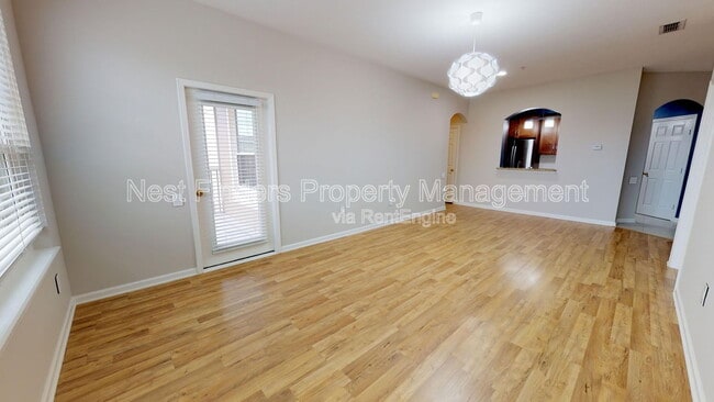 Foto del edificio - 7990 Baymeadows Rd E