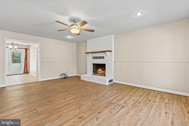 Building Photo - 724 Treys Dr