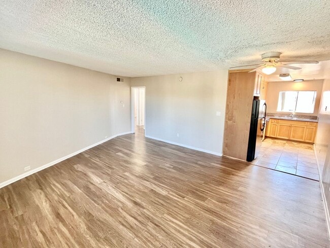 Building Photo - Remodelled 2 BR 2 BA Overlooking Pool