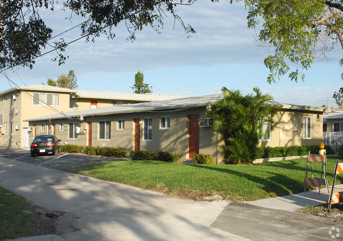 Primary Photo - Chalet Motel Apartments