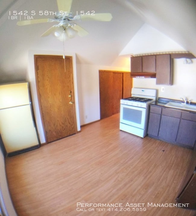 Building Photo - Cozy West Allis 1BR near Liberty Heights park