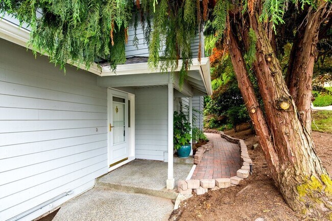 Foto del edificio - Upgraded 2 BR 2 BA Townhome in Redmond