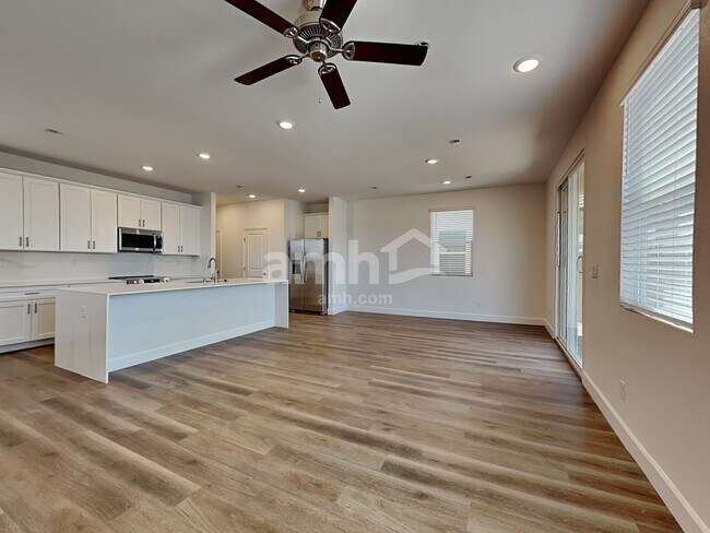 Foto del edificio - 6495 Rush Avenue