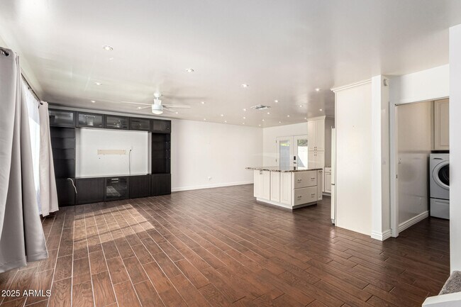 Foto del edificio - 4971 N Granite Reef Rd