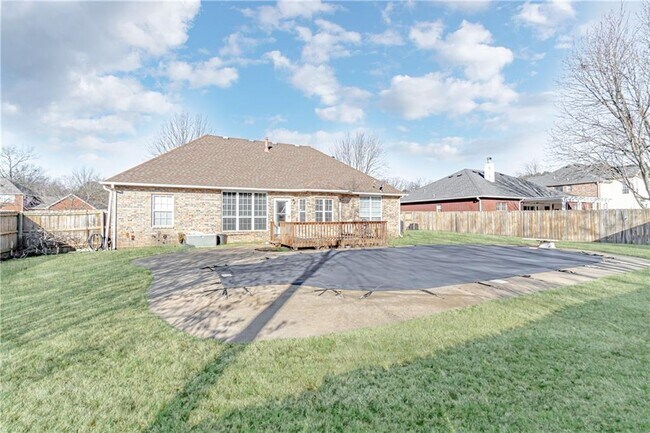 Building Photo - 703 N 28th St