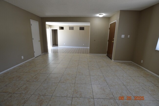 Building Photo - 4277 Ridgeview Dr