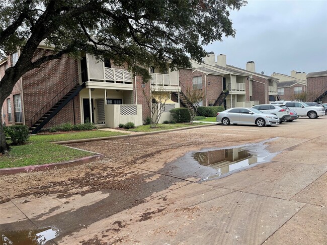 Building Photo - 2121 El Paseo St