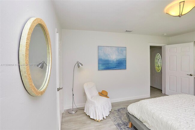 Foto del edificio - 411 NE 88th St