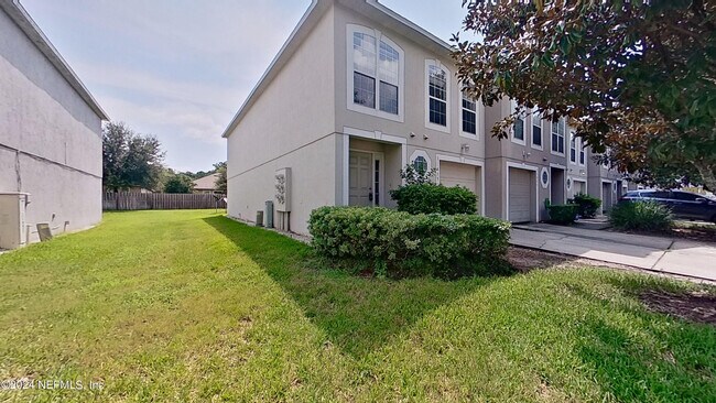 Building Photo - 11859 Lake Bend Cir