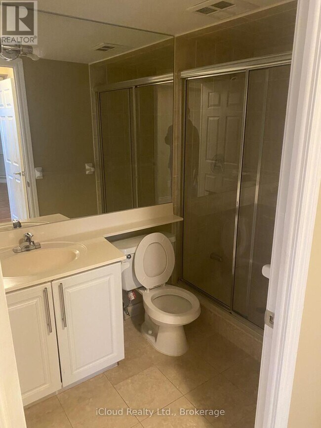 Photo du bâtiment - 3880 Duke of York Blvd