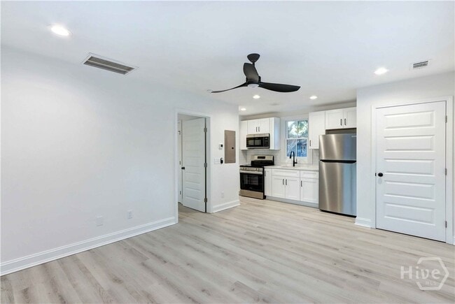 Building Photo - 226 W 39th St