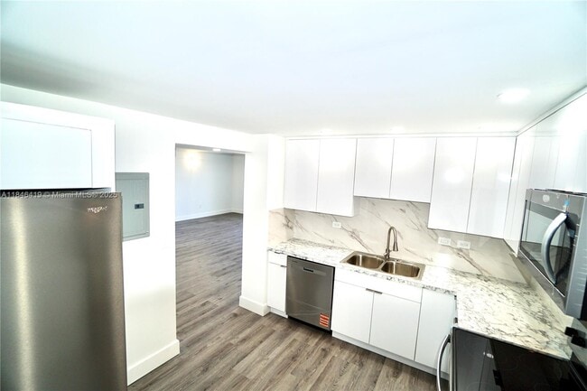 Building Photo - 2750 NE 183rd St