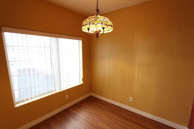Foto del edificio - LEASE TAKEOVER | Townhouse in University heights