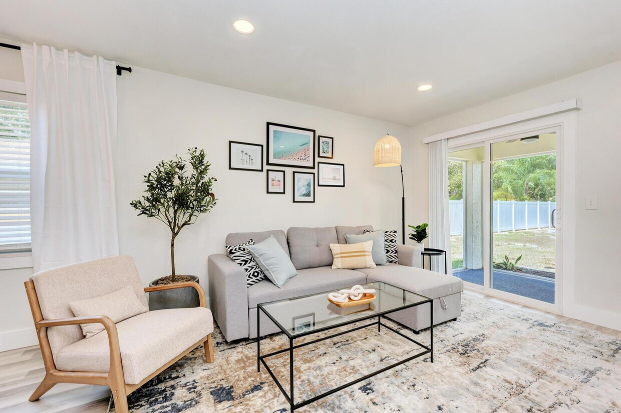 Foto principal - 8 Bay Acres Ave