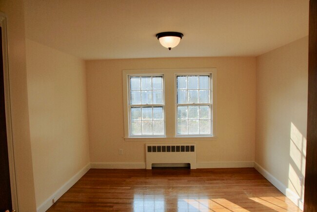 Foto del edificio - 82 Foster Rd