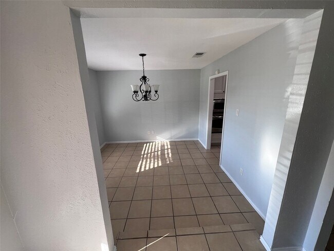 Foto del edificio - 818 Fairlawn Dr