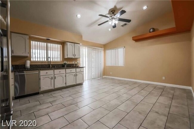 Foto del edificio - Charming Spring Valley Retreat with Oversized Lot & Casita!