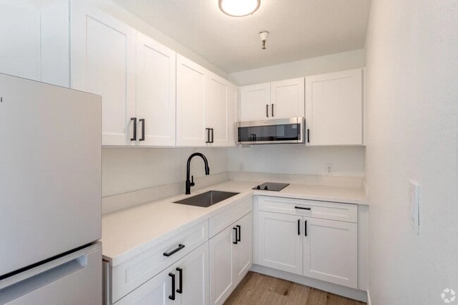 Building Photo - The Laurel at Mountain View (55+)