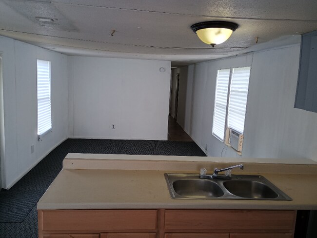 Building Photo - 119 SE Camelot Loop