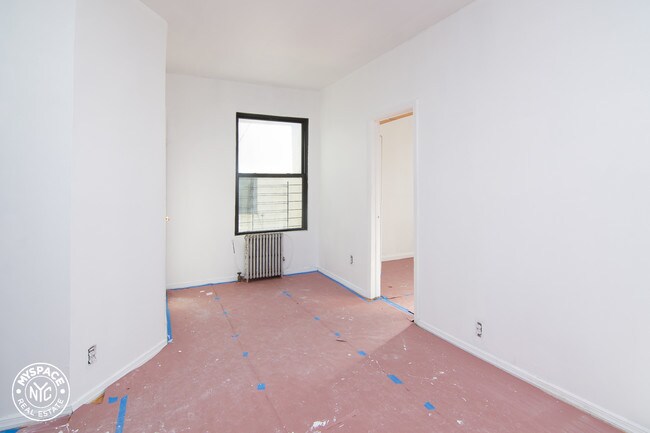 Building Photo - 122 31st St