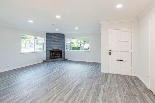 Building Photo - 575 Winona Way