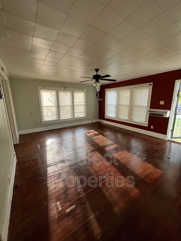 Foto del edificio - 1300 Aggie Rd