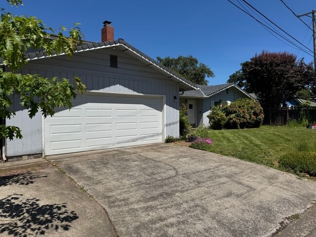 Building Photo - Great 4 Bedroom Eugene Home!